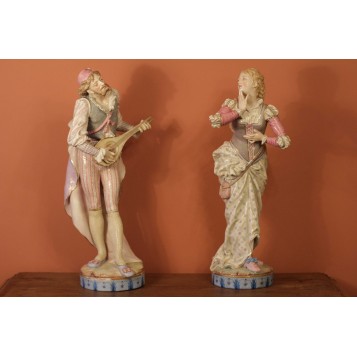 Большие старинные фарфоровые статуэтки Музыканта и Девушки