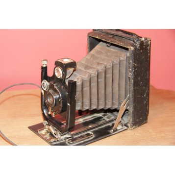 Антикварный старинный фотоаппарат переносной с фотопластиной