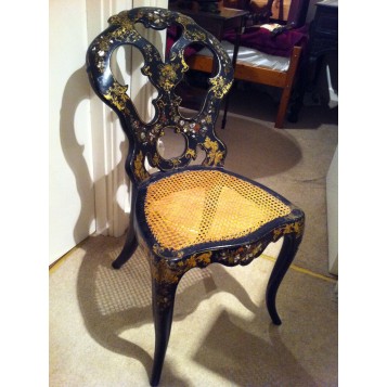 Антикварный стул из папье-маше с перламутром