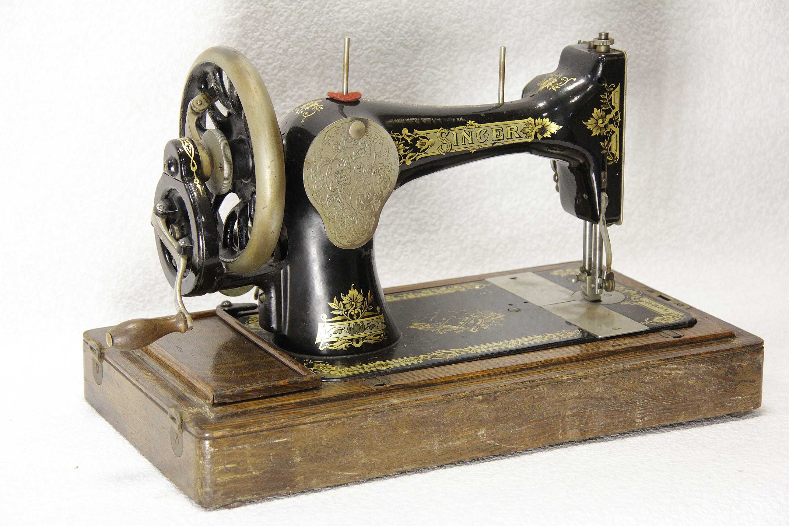 Швейная машинка симферополь. Швейная машинка (Zinger super 2001). Швейная машинка Зингер 1851. Швейная машинка Зингер 1906. Швейная машинка Зингера 1841.