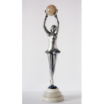 Антикварная бронзовая статуэтка Ар Деко скульптора Лоренцо Девушка с шаром