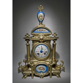 Антикварные часы с декором из Севрского фарфора