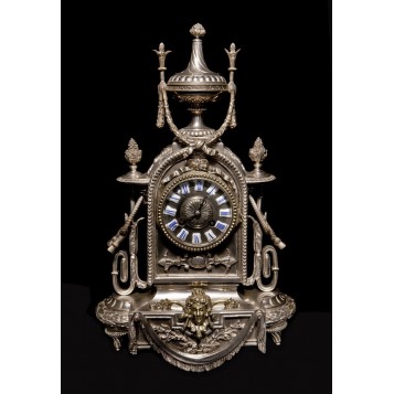 Антикварные каминные часы в посеребренном корпусе, масонской символики