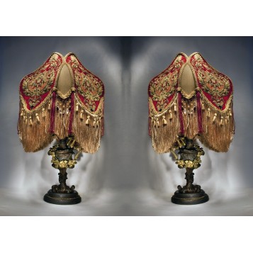 Антикварные лампы в виде кувшинов с орлами