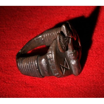 Антикварное кольцо скандинавского Тула Mjöllnir А. купить в подарок