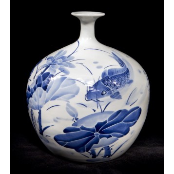 Старинная фарфоровая китайская ваза Лотос в интерьере