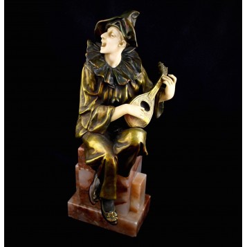 Бронзовая скульптура Пьеро, играющий на мандолине. Ар Деко. Европа, 1930-е годы