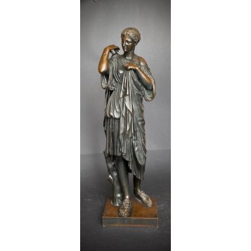 Бронзовая скульптура греческой богини