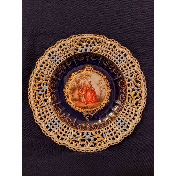 Фарфоровая тарелка с изображением галантной сцены, Мейссен