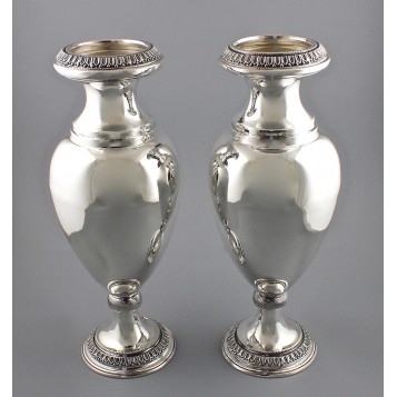 Парные серебряные вазы балюстровой формы