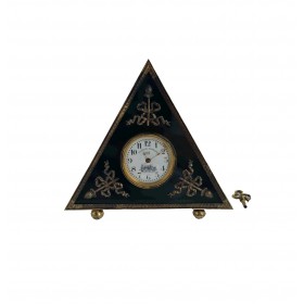 Антикварные часы в форме пирамиды производства мастера Фаберже