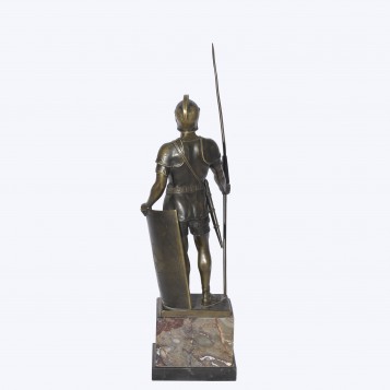 Бронзовая скульптура римского легионера