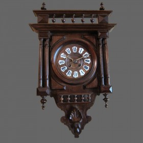 Антикварные стенные часы в стиле Генриха II