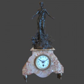 Часы каминные LES ROSEAUX с античной богиней
