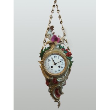 Старинные настенные часы с цветами